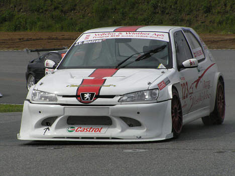 Johnny V. Nielsen på Ring Djurslands Special Saloon Car Festival i maj.